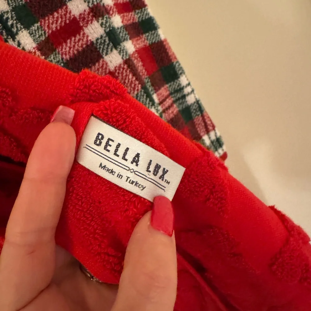 4 Christmas bath towels